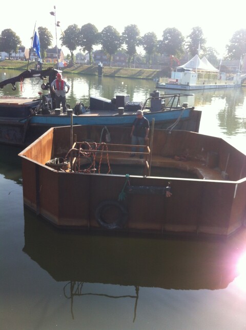 Zaagwerk betonnen poeren haven Maasbracht sept 2013 003