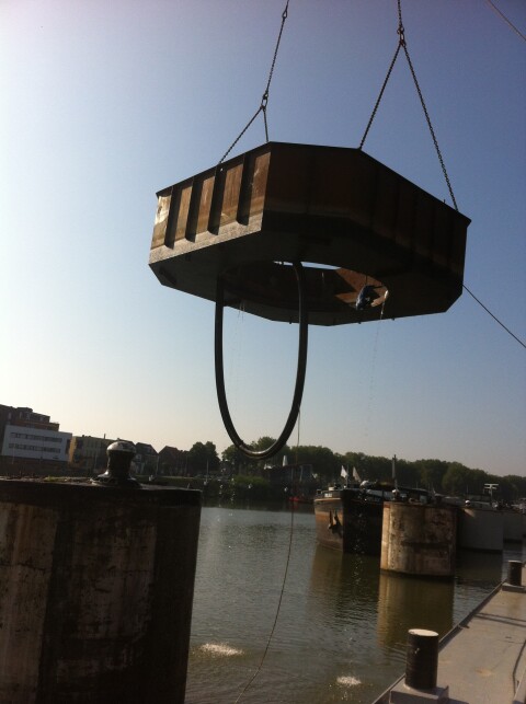 Zaagwerk betonnen poeren haven Maasbracht sept 2013 005