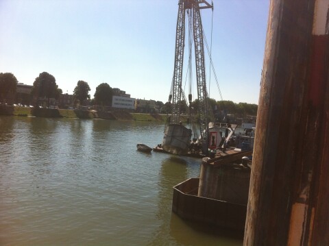 Zaagwerk betonnen poeren haven Maasbracht sept 2013 019
