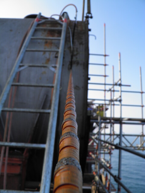 Zaagwerk betonnen poeren haven Maasbracht sept 2013 059